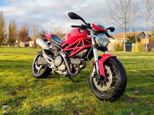 DUCATI - MONSTER 696+
