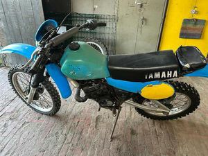 ② YAMAHA IT 175