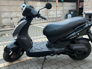 ② CLASSE KYMCO AGILITY A + CASQUE (LIRE LA BIOGRAPHIE)