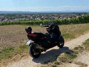 YAMAHA X-MAX 400 AKRAPOVIC