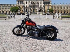 HARLEY-DAVIDSON SOFTAIL BLACKLINE ARANCIONE