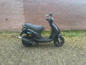 PIAGGIO ZIP 50CC 2T — SCOOTERS | PIAGGIO — MARKTPLAATS