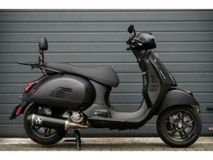 VESPA PIAGGIO GTS 300 HPE NIEUW MOD ARROW 2024 NOTTE FULL OP — MOTOREN | PIAGGIO — MARKTPLAATS
