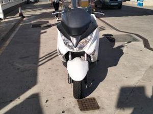 SUZUKI - BURGMAN 200