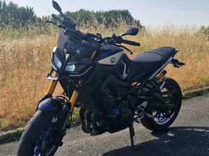YAMAHA XSR 700 AKRAPOVIC