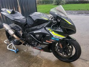 SUZUKI GSXR 750 K7 TRACK BIKE