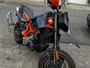 ② KTM SMR 950