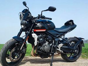 TRIUMPH TRIDENT 660 *VIEL ZUBEHÖR*!
