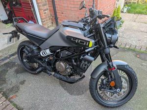 HUSQVARNA SVARTPILEN 401 2025