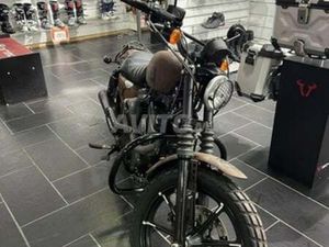 HARLEY DAVIDSON IRON 883