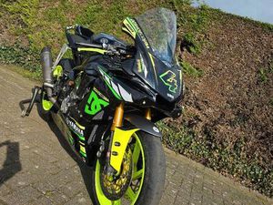 ② YAMAHA R1 2015 RN32