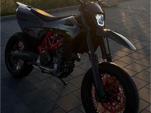 GASGAS SM 700 – TOP ZUSTAND – VIELE EXTRAS - GARANTIE