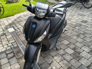 PIAGGIO MEDLEY 125S SCHWARZ (MATT), GEPFLEGTER ZUSTAND, 1250 KM