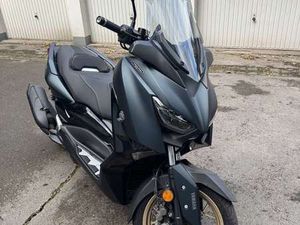 YAMAHA X-MAX 125