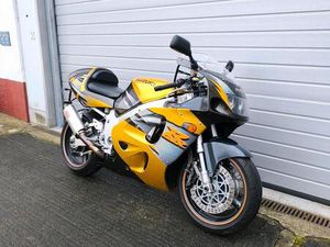 SUZUKI GSX-R 750 SRAD - WENIG KM, SEHR VIEL NEU, TÜV NEU