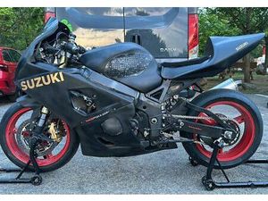 SUZUKI GSXR 750