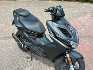 ZELDZAME, HELEMAAL VERSE AEROX 70CC UIT 2017 (NIEUWE MODEL) — SCOOTERS | YAMAHA — MARKTPLAATS
