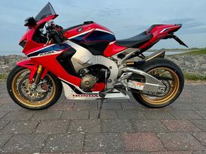 HONDA CBR 1000RR SP SC77 SAMMLERSTÜCK 1HAND NEUWERTIG AKRAPOVIC