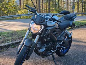 YAMAHA MT-125 - TOP ZUSTAND - AKRAPOVIC + LED BLINKER