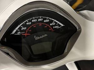 VESPA GTS 125 WEISS
