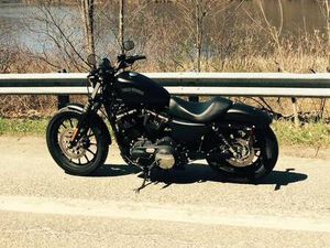 2015 HARLEY-DAVIDSON IRON 883 SPORTSTER — 2,200 MILES — $3,500 (CLEAN