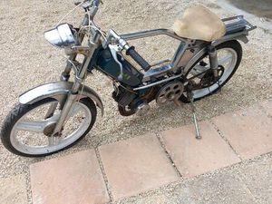 PEUGEOT 103 SP À RESTAURER PARTIELLEMENT DÉMONTÉE