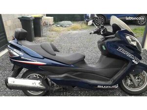 SUZUKI BURGMAN 400 – 2006 – TRÈS BON ÉTAT, PNEUS/BATTERIE NEUFS