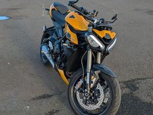 TRIUMPH STREET TRIPLE 765 RS COSMIC YELLOW