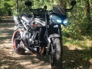 TRIUMPH SPEED TRIPLE 1050 RS