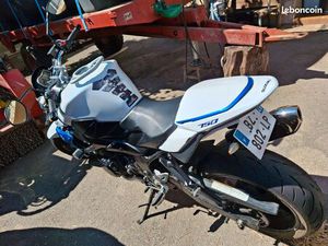 VENDS SUZUKI GSX-R 750