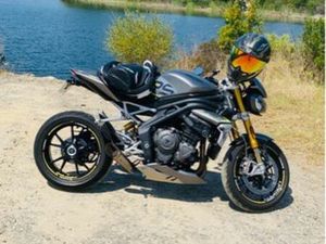 TRIUMPH SPEED TRIPLE 1200RS