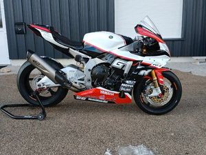 YAMAHA R1 GYTR SUPERBIKE