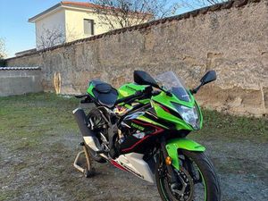 AFFAIRE À SAISIR SUPERBE MOTO KAWASAKI 125