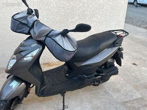 BONJOUR, JE VENDS MON SCOOTER CAR JE LE ROULE PLUS