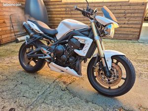 MOTO TRIUMPH 675 SPEED TRIPLE