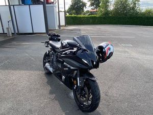 YAMAHA R7