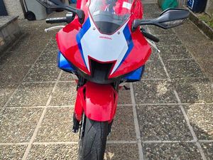 HONDA CBR 1000RR-R