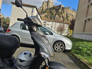 SCOOTER KYMCO + CASQUE DOUBLE VISIÈRE + TOP CASE
