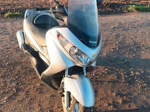 SUZUKI BURGMAN 125 – 6 200 KM – ANNÉE 2009 – EXCELLENT ÉTAT CT OK
