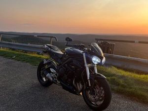 TRIUMPH STREET TRIPLE 660S A2