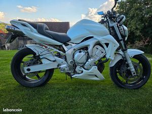 YAMAHA FZ6