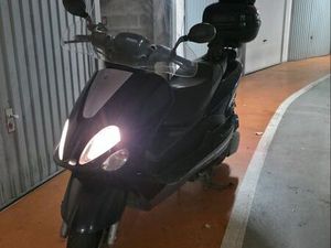 SCOOTER YAMAHA MAJESTY 2006 – EXCELLENT ÉTAT – 19 000 KM + ÉQUIPEMENTS