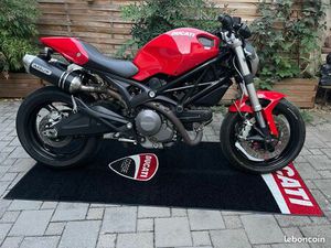 DUCATI MONSTER 696