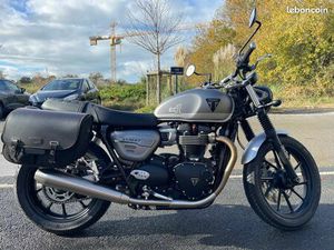 TRIUMPH STREET TWIN 900 EC1