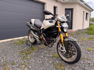 DUCATI 1100 MONSTER S