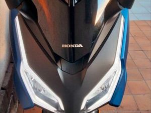 HONDA FORZA 125 FULL OPTIONS NEUF BATTERIE NEUVE STOP AFFAIRE