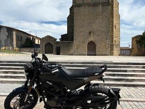 VENDS 125 HUSQVARNA SVARTPILEN