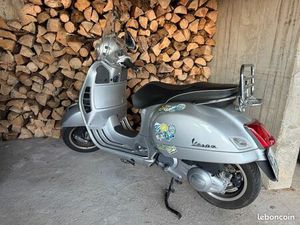 VESPA GTS IE 300 2017 FAIBLE KILOMÉTRAGE