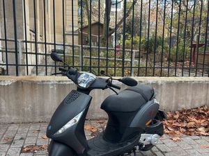 PIAGGIO ZIP 50 4T - ANNÉE 2024 - 3700 KM - MÉCANIQUE PARFAITE