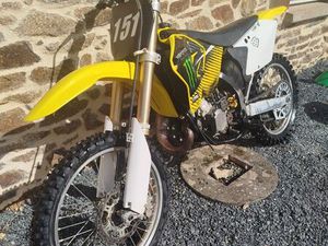 SUZUKI 125 RM ■MOTO EN BONNE ÉTAT ■ENTRETIEN ET CONSOMMABLES OK